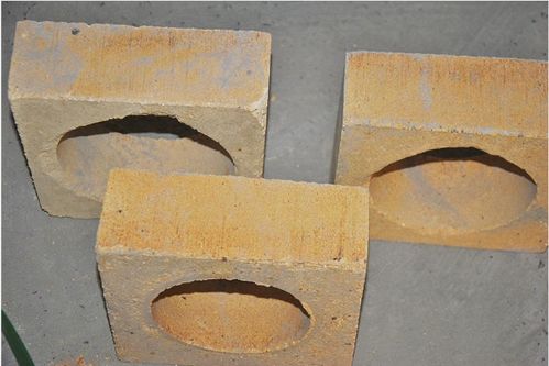 不定形耐火材料,異形耐火磚廠家,鎂質搗打料廠家,硅質搗打料生產商,河南粘土磚供應商,價格,批發 供應 廠家 洛陽市伊濱區諸葛鎮騰龍耐火材料廠 一大把