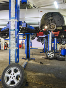 汽車升降機 現代化汽車維修服務的核心利器